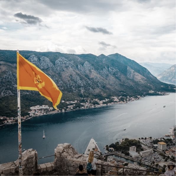 Bild von einem Aussichtspunkt in einer Stadt in Montenegro