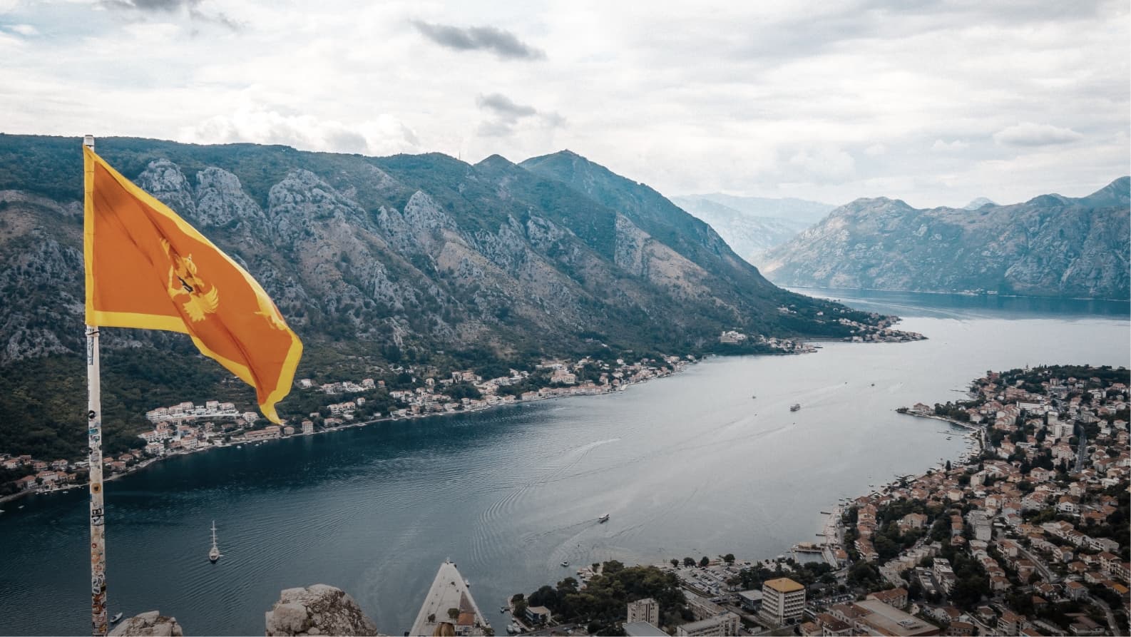 Bild von einem Aussichtspunkt in einer Stadt in Montenegro